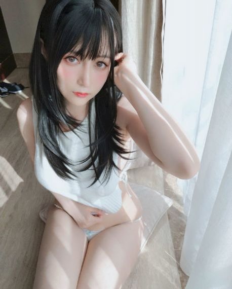 初中女生穿小内衣被发现的尴尬场面_国产剧免费观看超清